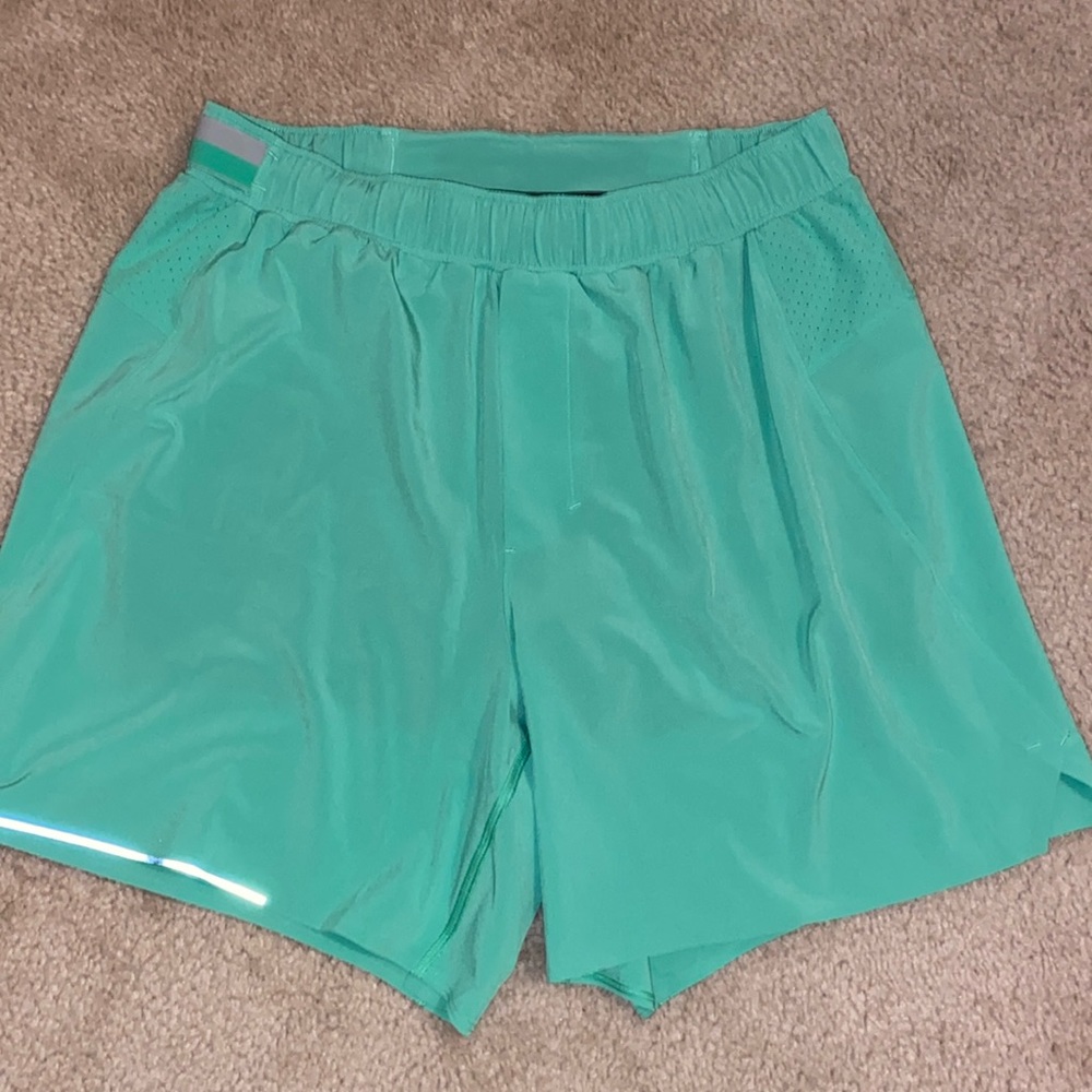 Lululemon men’s size medium lined shorts.